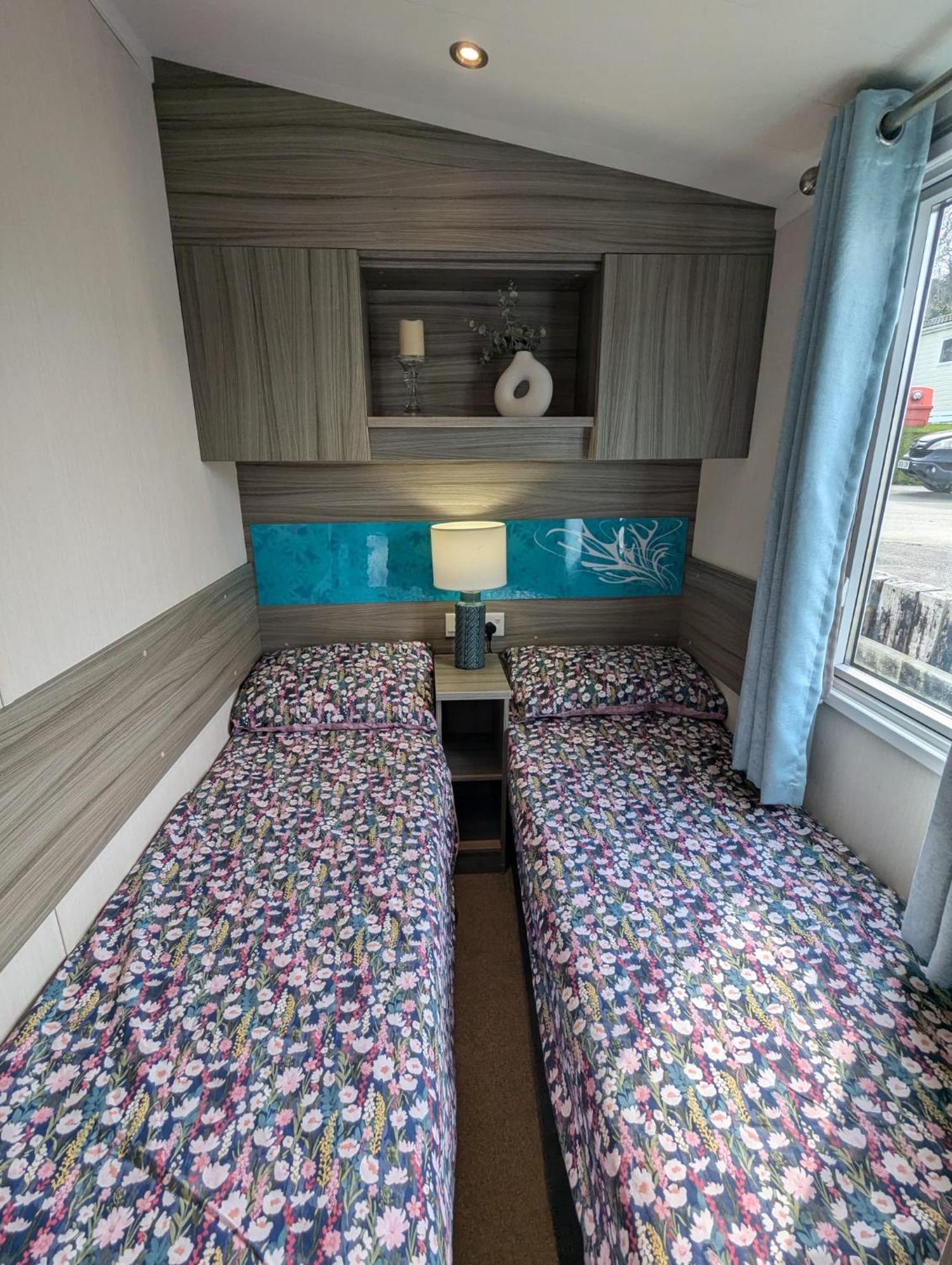Beautifully Presented Dog Friendly Caravan On Very Popular Littlesea Holiday Haven Park Weymouth Wyke Regis Exterior photo